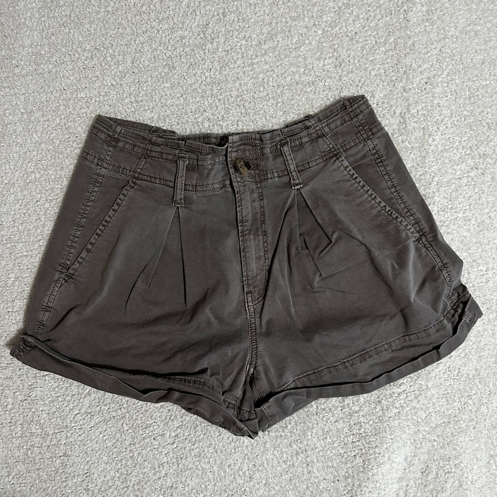 Green khaki American Eagle in shorts